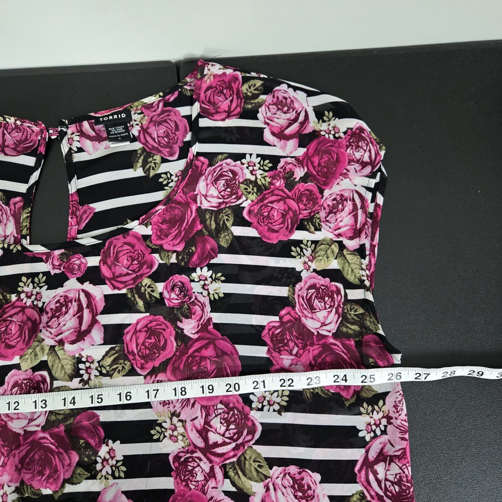 Torrid Womens Rose Button Back Top Size 2X Striped Feminine Grunge Whimsigoth - Picture 7 of 8